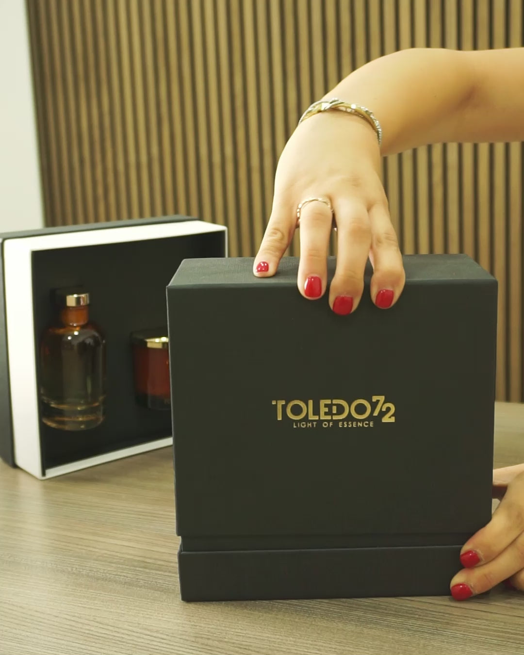 Carica il video: 